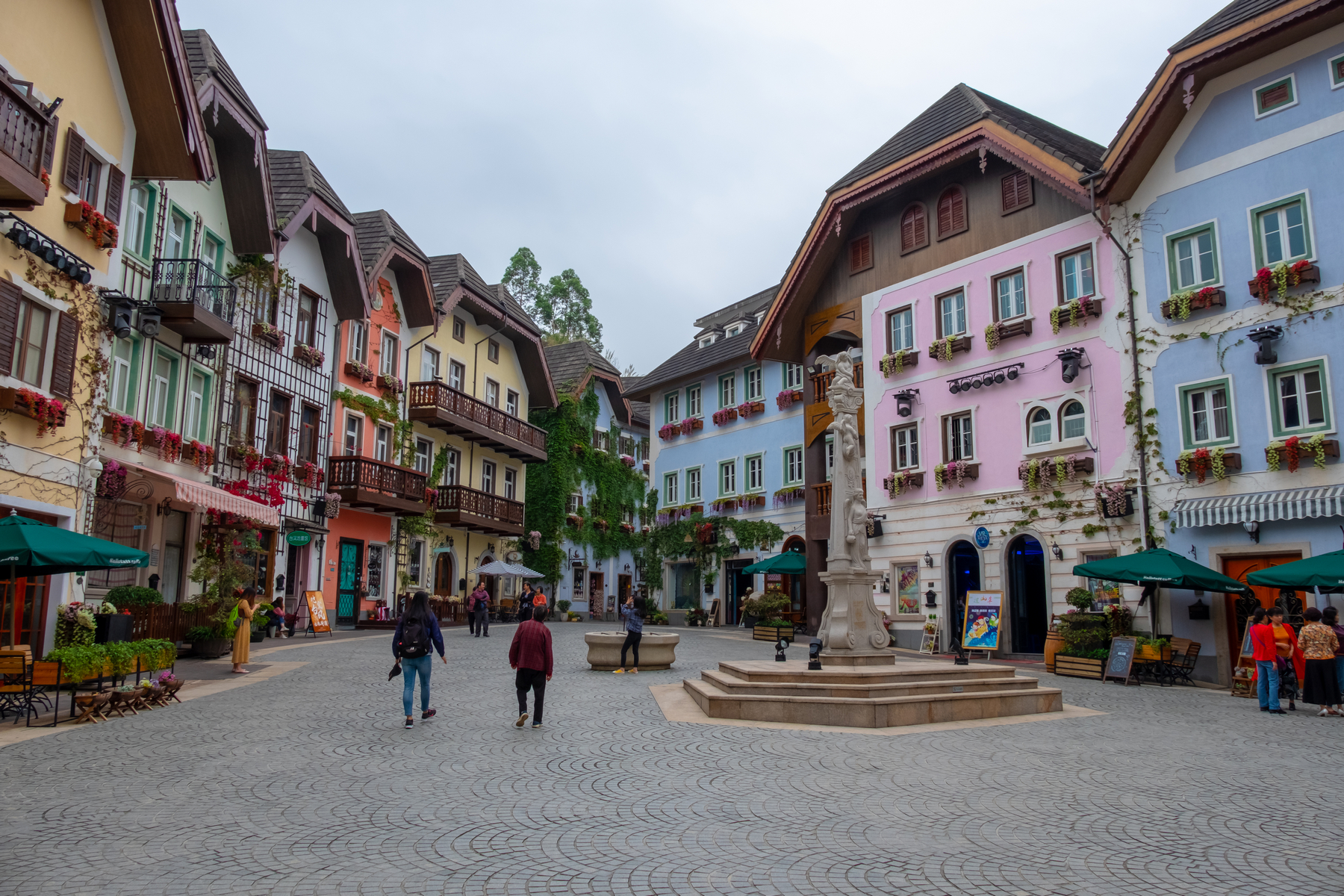 <p>Díky velkorysému rozpočtu ve výši téměř miliardy dolarů se čínští projektanti mohli soustředit na každý detail městečka. <em>(foto: Shutterstock)</em></p>
