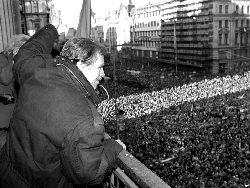 Demonstrace v Československu - Největší demonstrace proti režimu probíhaly v Praze na Václavském náměstí, davy lidí se však scházely i v dalších městech.