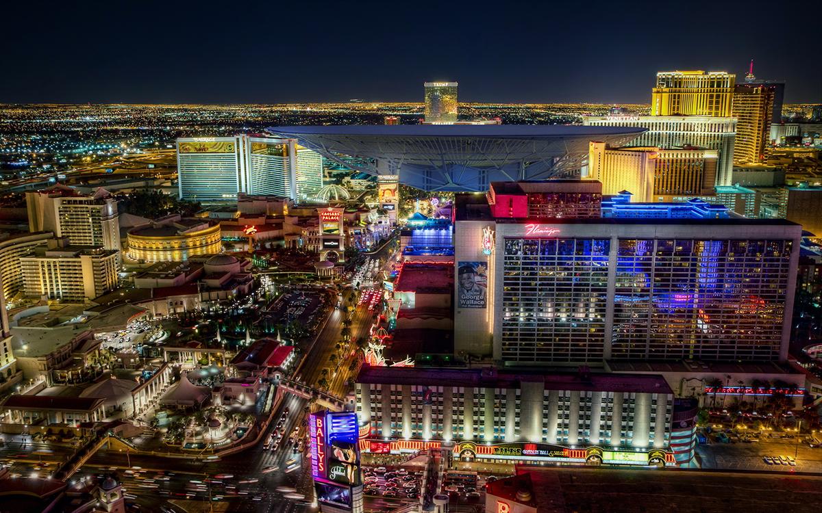 Čínský super radioteleskop -<p>V Číně byl uveden do provozu největší teleskop světa. V průměru měří 500 metrů a takhle by vypadal v Las Vegas.</p>