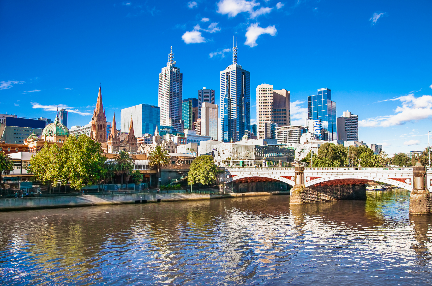 <p>Pětimilionové Melbourne představuje druhé nejlidnatější australské město a zároveň se stalo domovem tří čtvrtin obyvatel Victorie.<em> (foto: Shutterstock)</em></p>