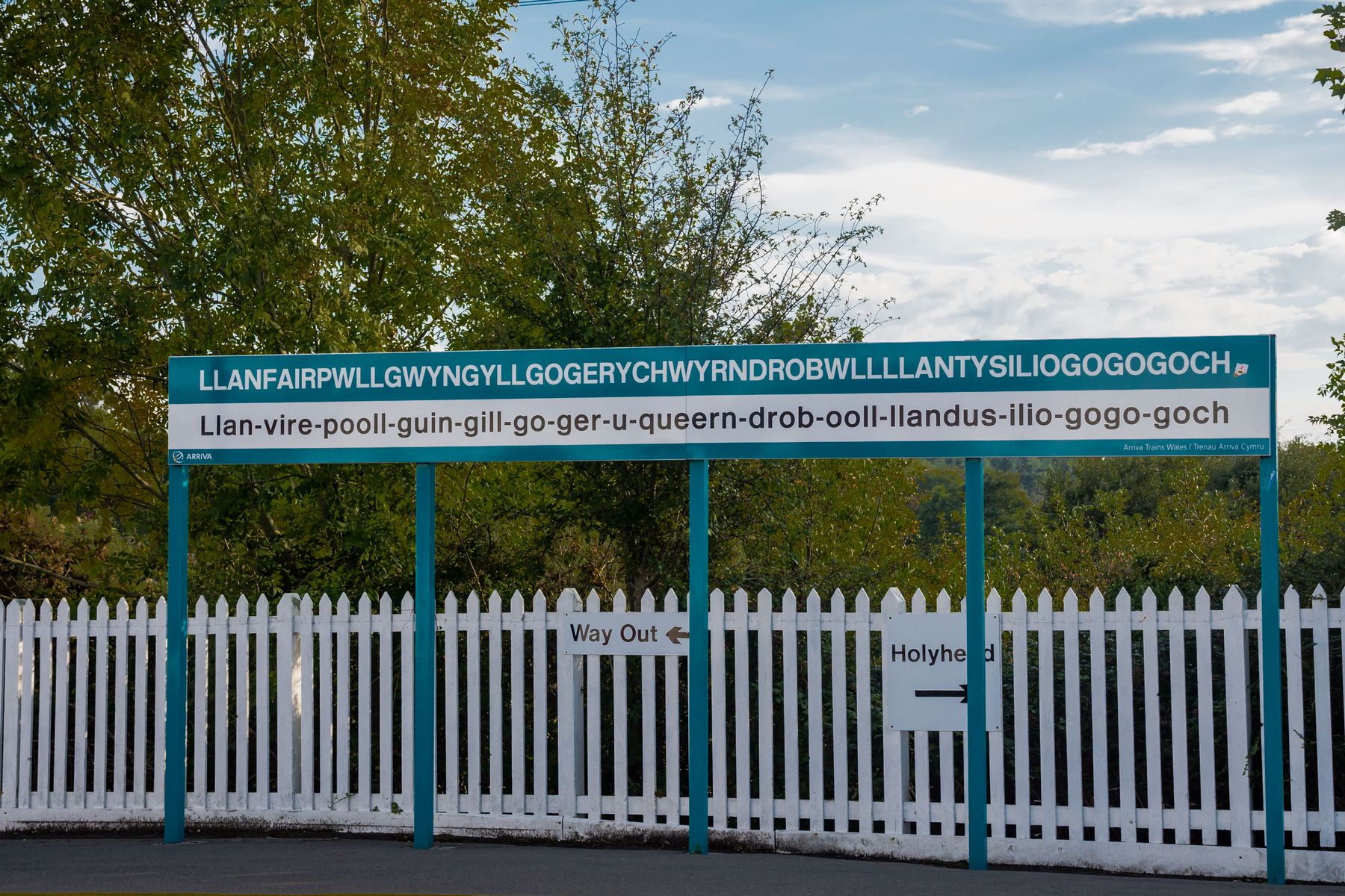 <p>Velština zní podobně jako mongolština – a proslula zejména svou krkolomností.</p>