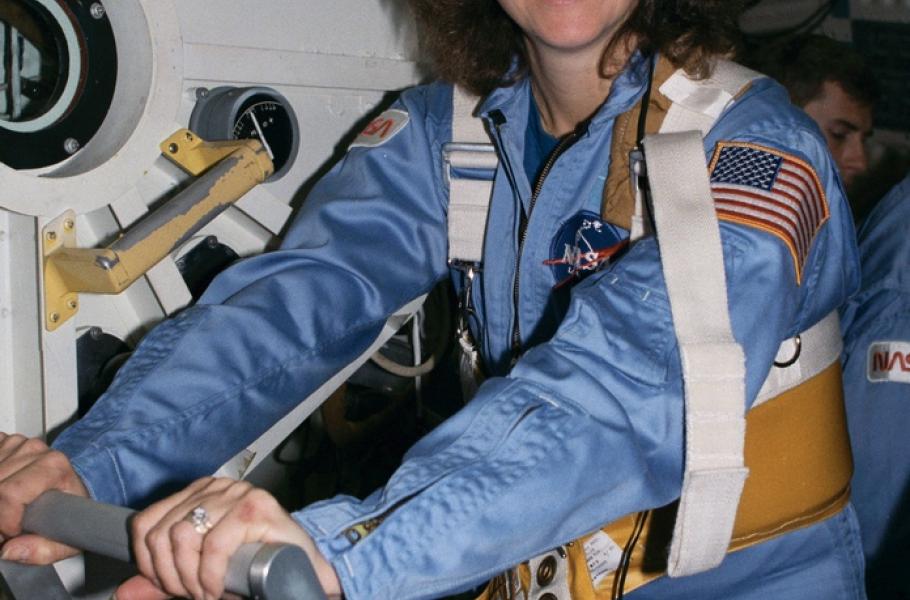 Christa McAuliffeová na běžeckém trenažeru