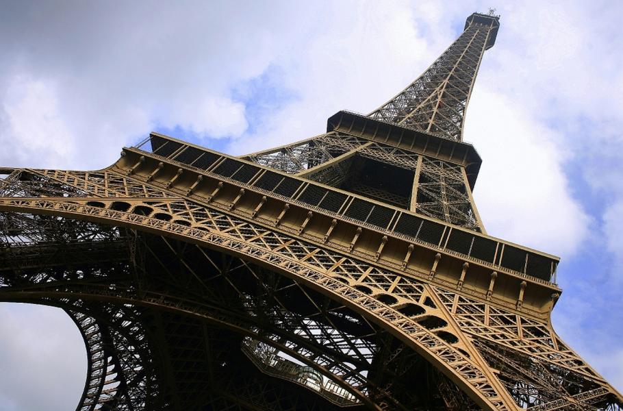 12. Eiffelova věž