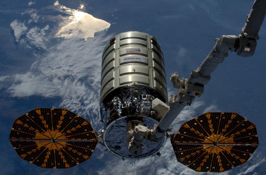 ATK Cygnus opouští ISS