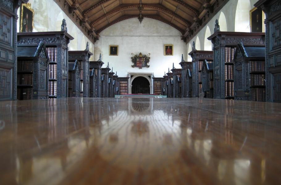 8. St John's College Library, Cambridge, Velká Británie