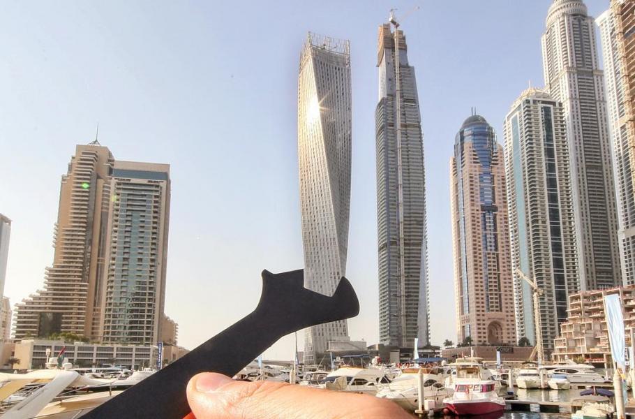 Mrakodrap Cayan Tower, Dubai - Spojené arabské emiráty