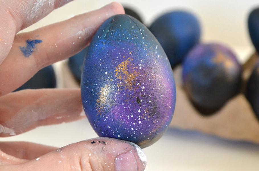 Hotové galaktické velikonoční vejce