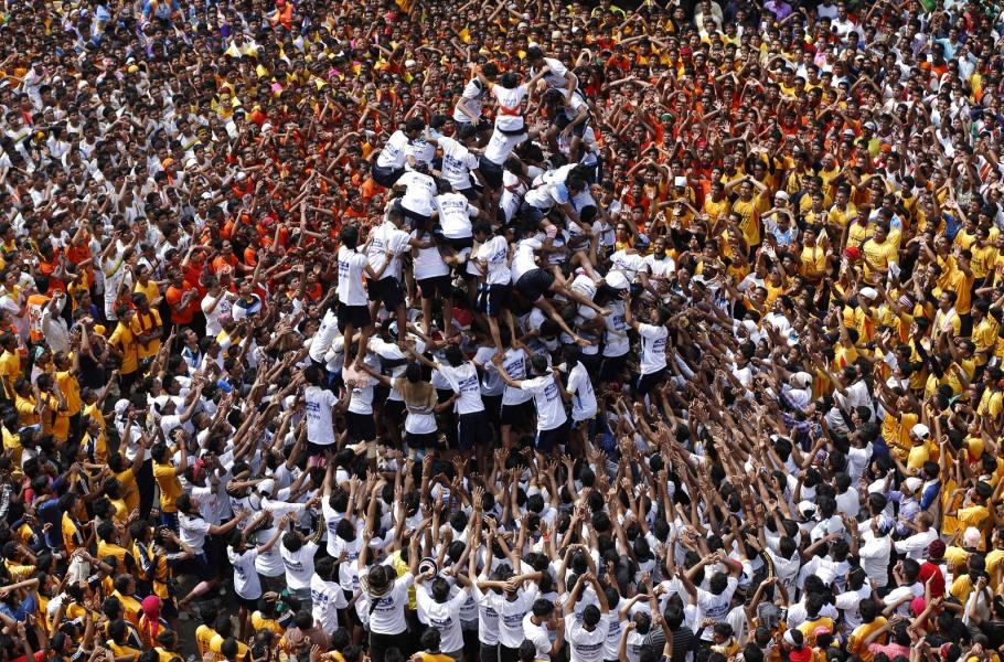 Lidské pyramidy Dahi Handi