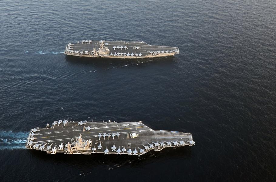 USS Abraham Lincoln (CVN-72) a USS John C. Stennis (CVN-74)