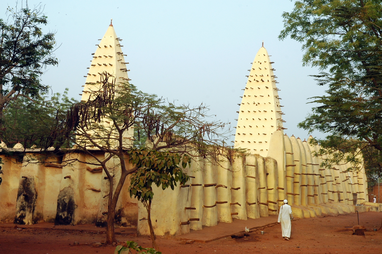 Hliněná mešita - Hliněná mešita ve městě Bobo Dioulasso – druhém největším sídle Burkiny Faso