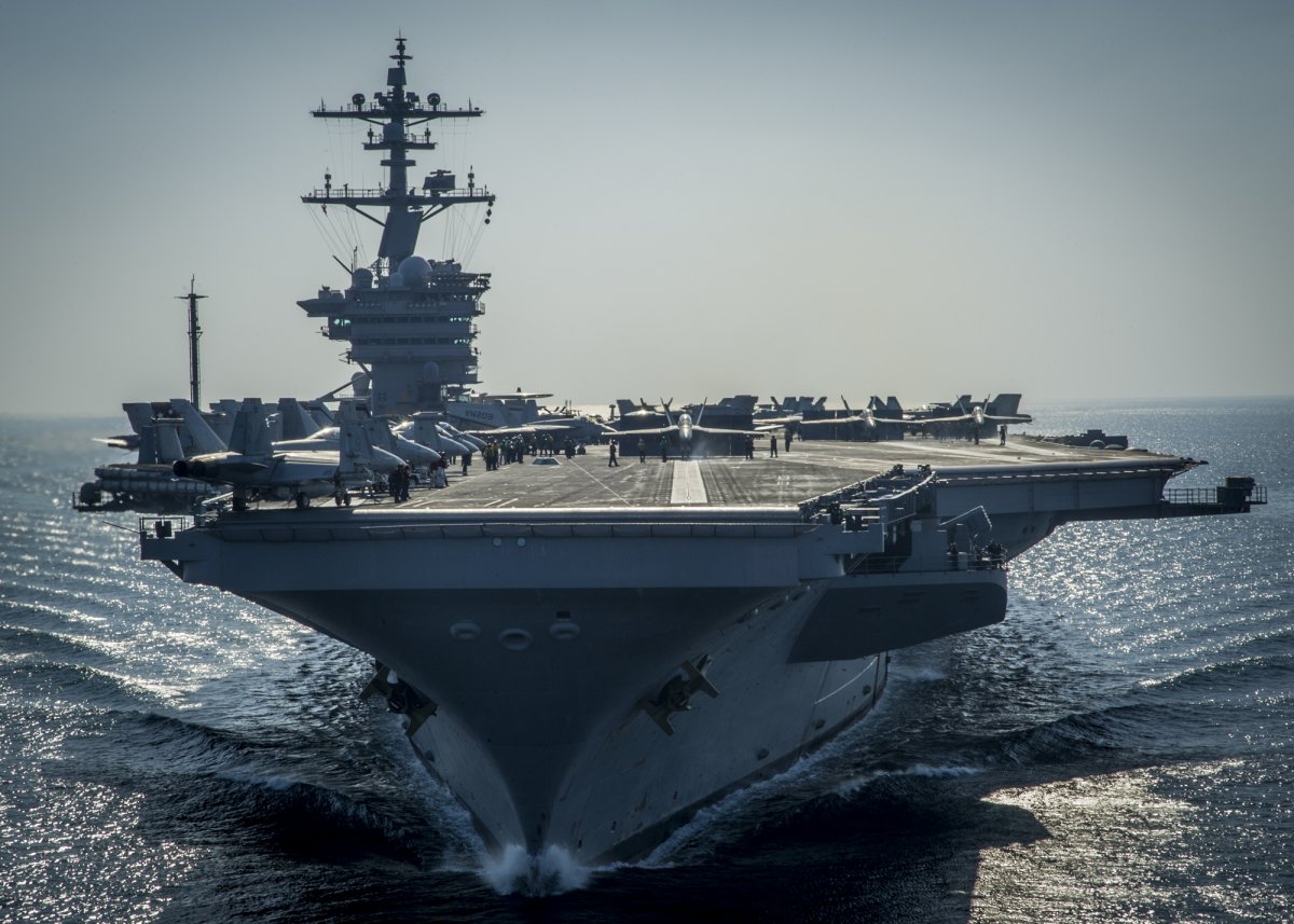 USS Carl Vinson (CVN-70) v Perském zálivu - 