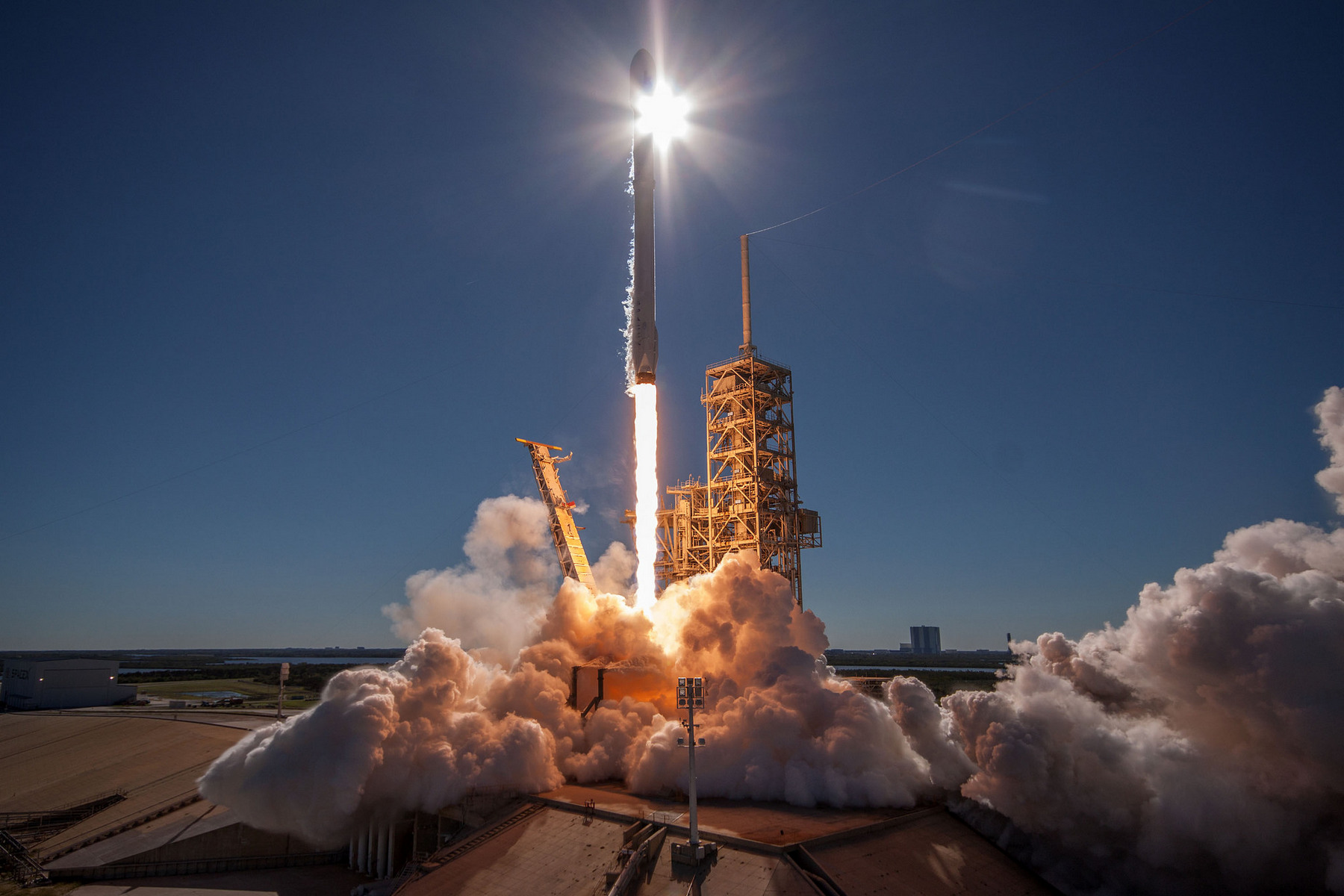 <p>Březnový úspěšný start rakety Falcon 9, během kterého na oběžnou dráhu vynesla satelit španělské telekomunikační společnosti Hispasat.</p>