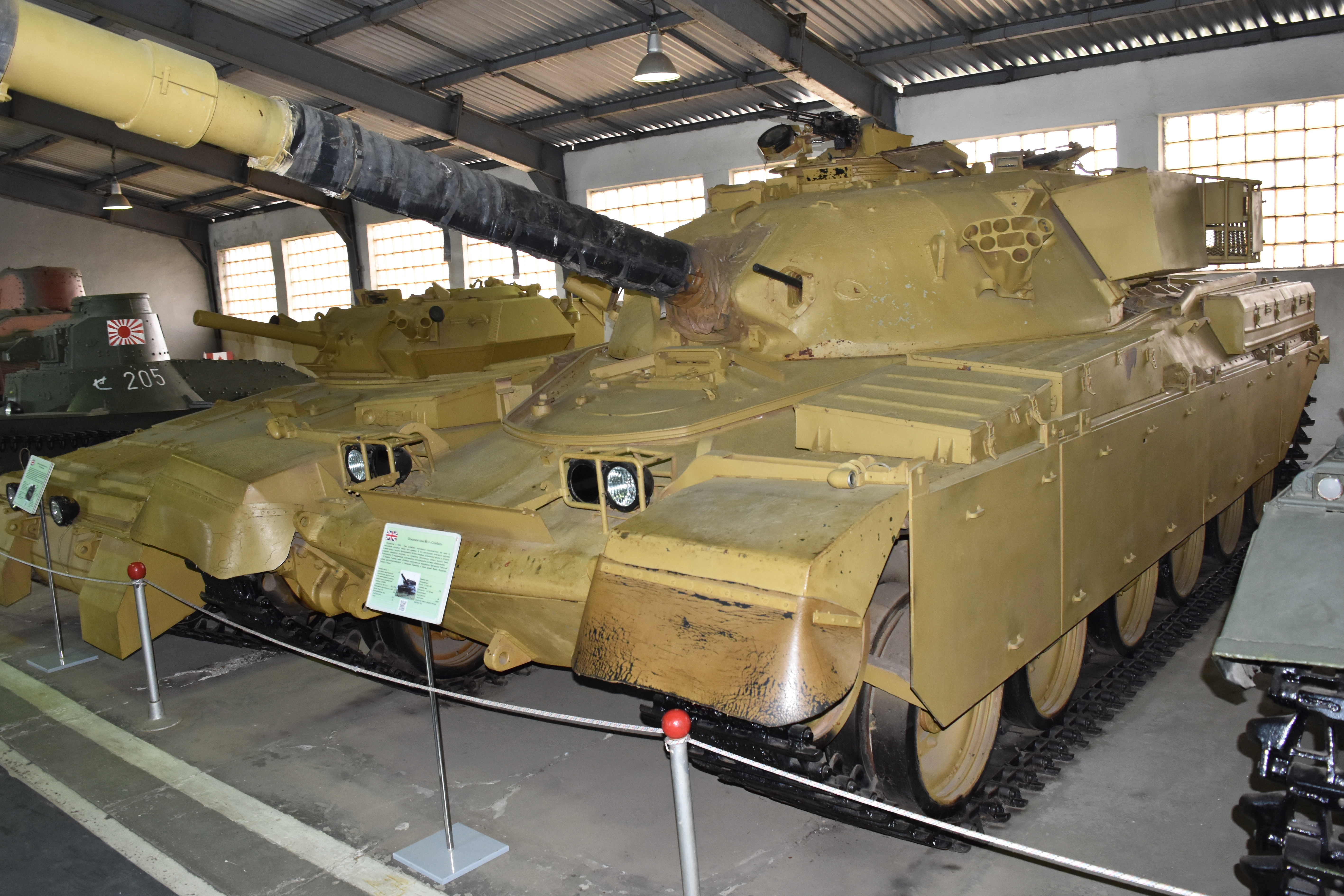 <p>Chiftain Mk 5, jenž je dnes součástí expozice v tankovém muzeu v ruské Kubince</p>