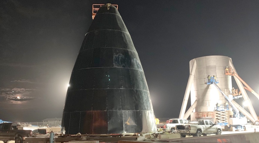 <p>Přípravy prototypu Starship Hopper na první let </p>