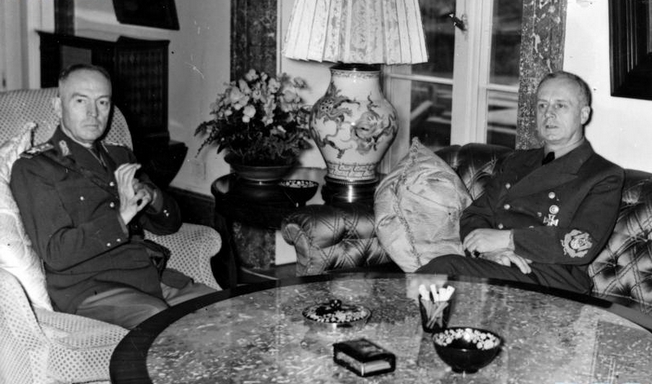 <p>Antonescu s německým ministrem zahraničí Joachimem von Ribbentrop</p>