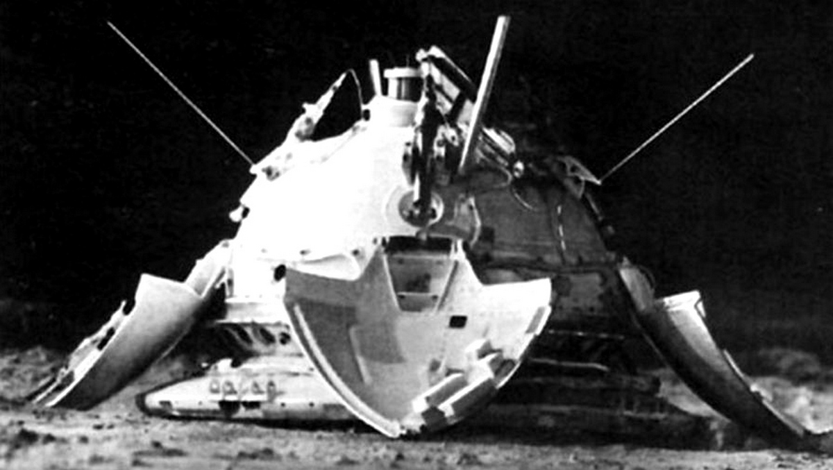 <h3>Poprvé a naposledy</h3><p>První sondou, která úspěšně dosedla na povrch rudé planety, se stal <strong>Mars 3</strong> – vydržel odtud ovšem vysílat pouze 14,5 sekundy. Šlo přitom o jediný zdařilý pokus Sovětského svazu o přistání na Marsu, poté už následovala jen série havárií.</p>