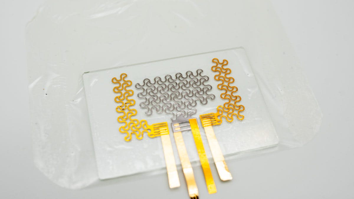 <p>Elektronické tetování se dvěma senzory</p>