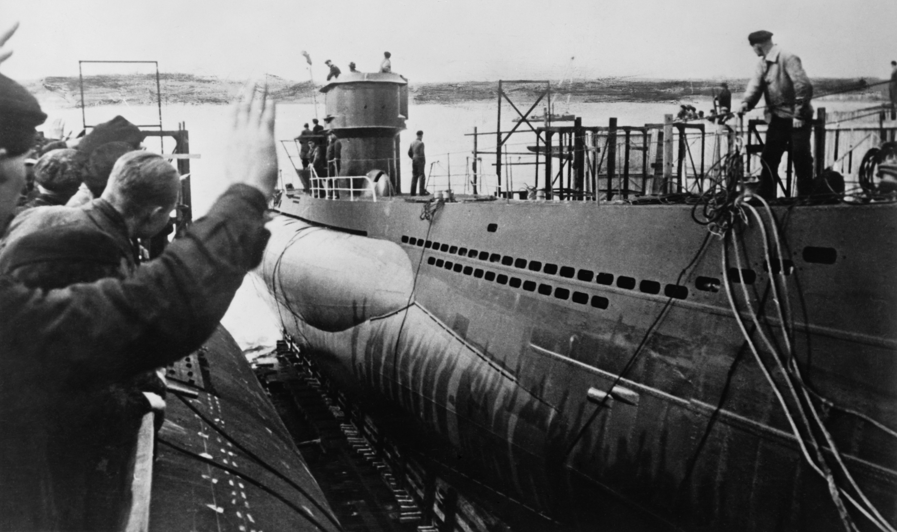 <p>Spouštění německé ponorky na vodu. Vlčí smečky zatápěly Royal Navy především v počáteční fázi války</p>