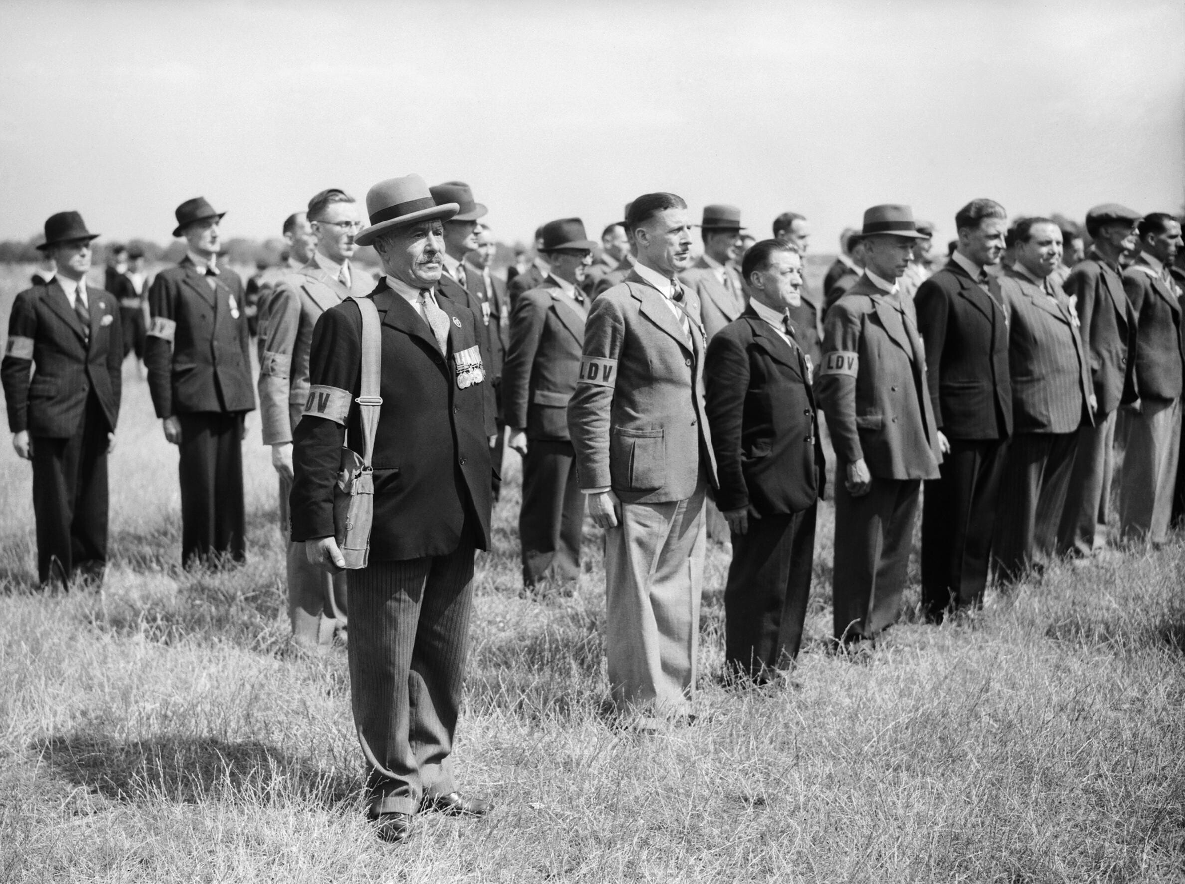 <p>Příslušníci Local Defence Volunteers - konkrétně tito muži bojovali proti Němcům už v Belgii za Velké války</p>