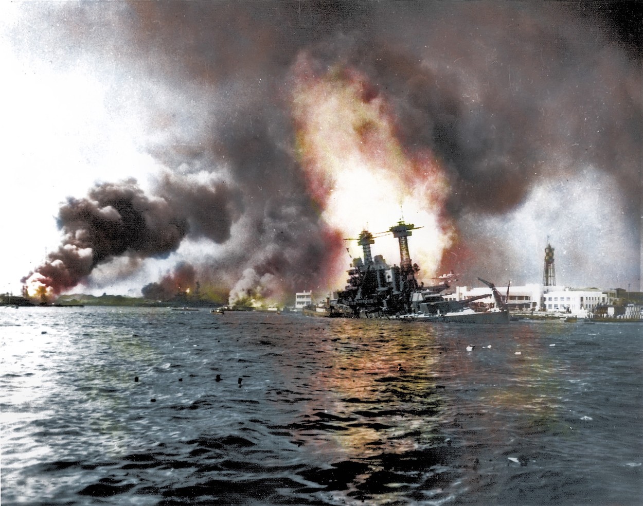 <p>Útok na Pearl Harbor byl překvapivý úder japonského císařského námořnictva proti námořní základně Spojených států amerických v Pearl Harboru na Havajských ostrovech v neděli ráno 7. prosince 1941 (8. prosince v Japonsku). <em>(zdroj: Profimedia)</em></p>