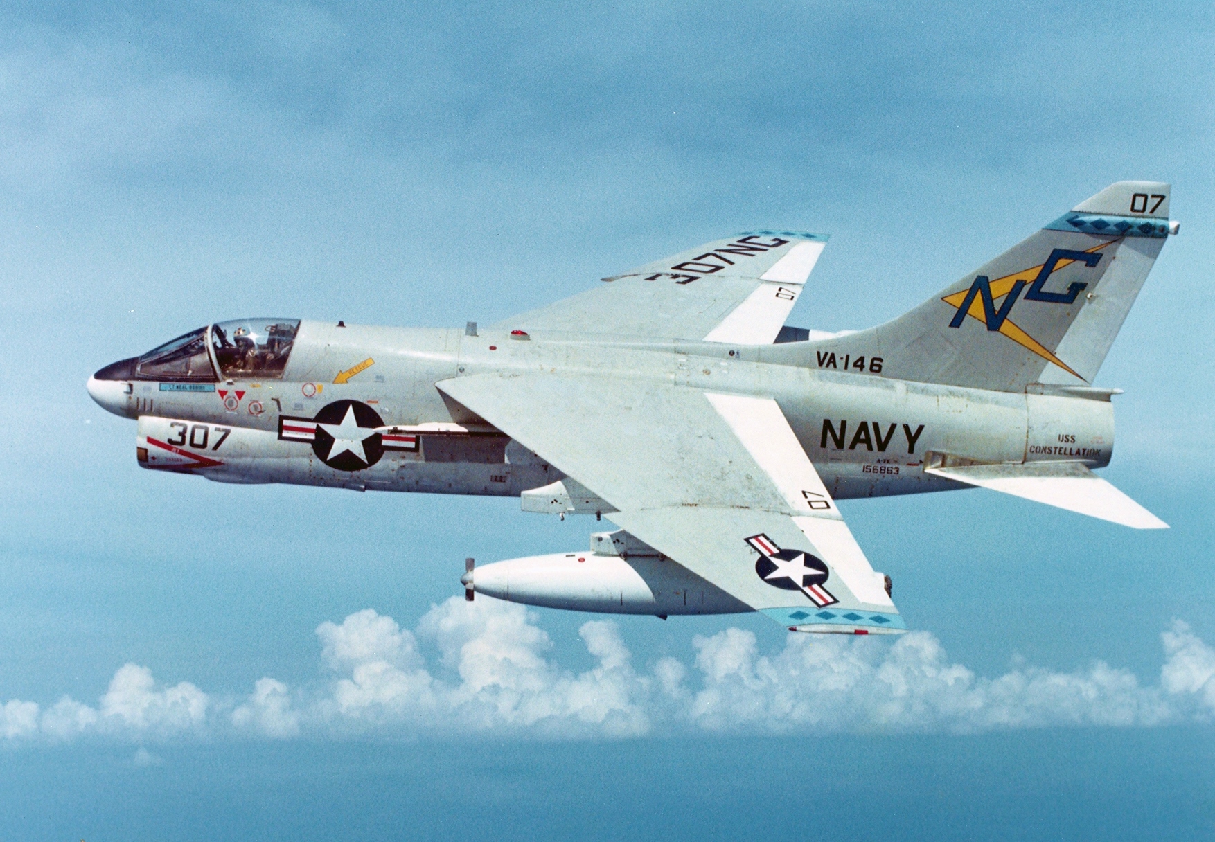 <p>Námořní stíhací bombardér A-7E Corsair II od perutě VA-146.</p>