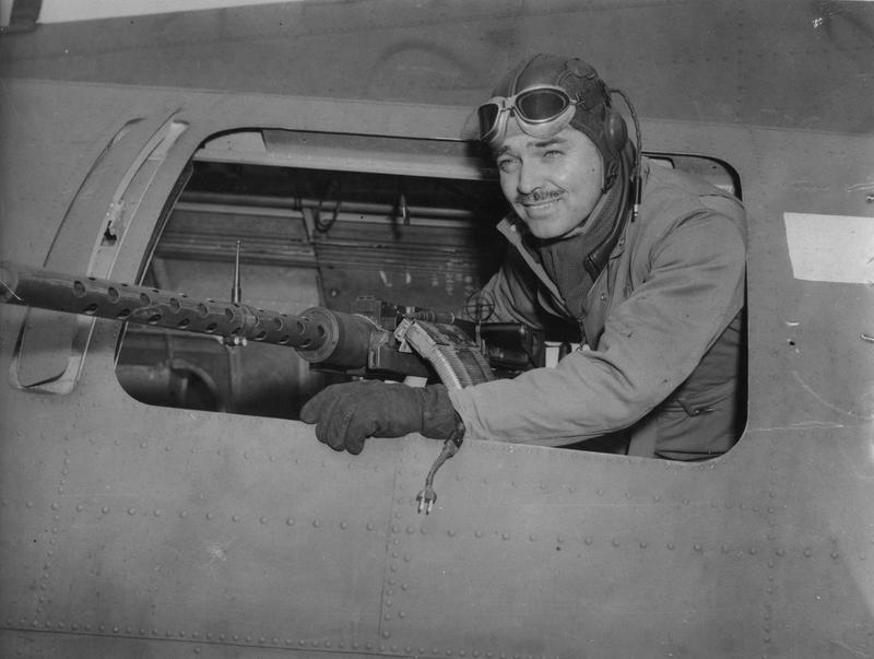 <p>Clark Gable vstoupil do armády poté, co mu tragicky zemřela žena.</p>