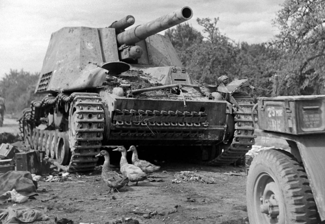 <p>Tento hummel vyřadila spojenecká vojska v Normandii.</p>