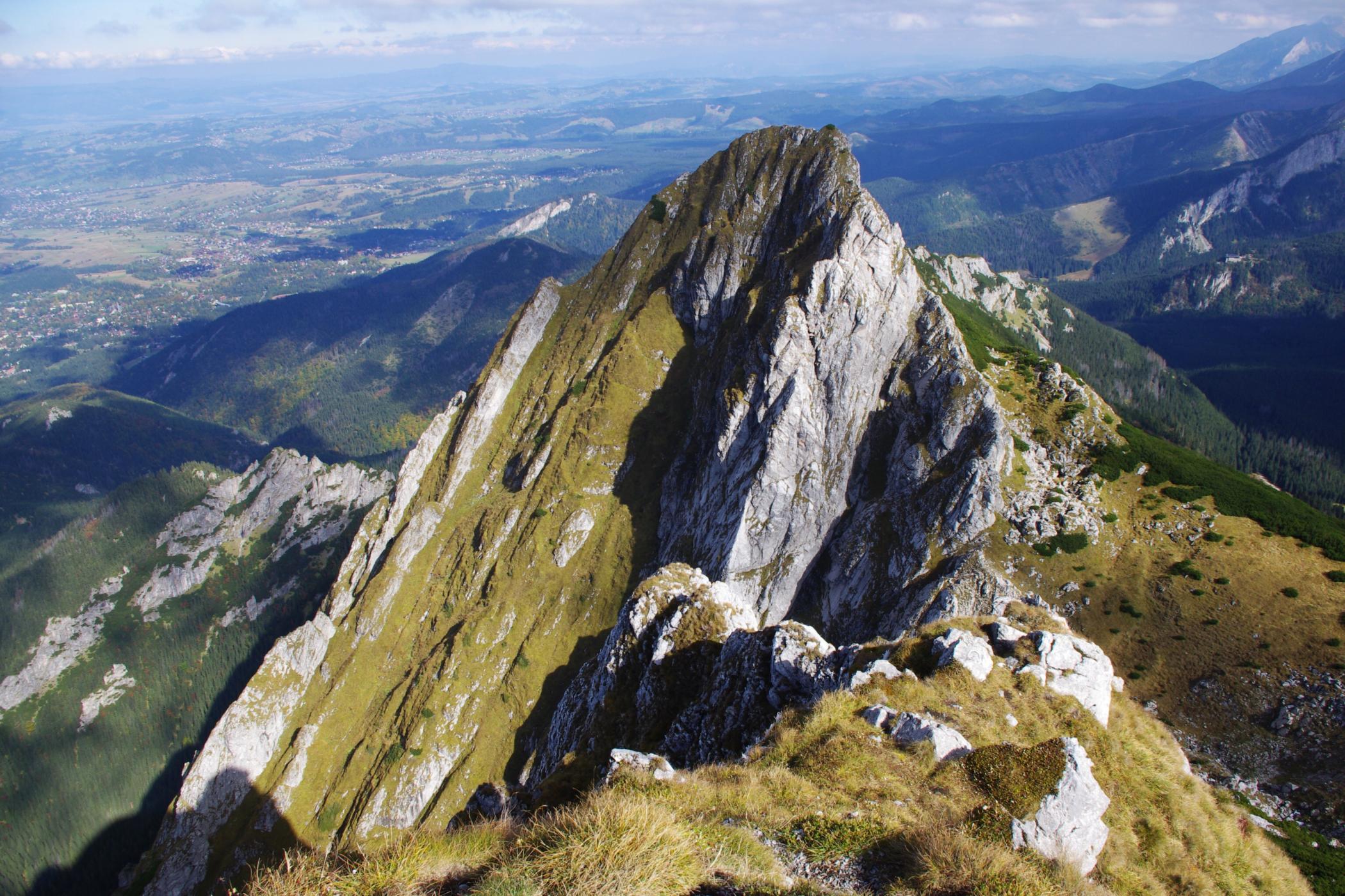 <p>Impozantní výhled z <strong>Giewontu</strong> (1 895 m).</p>