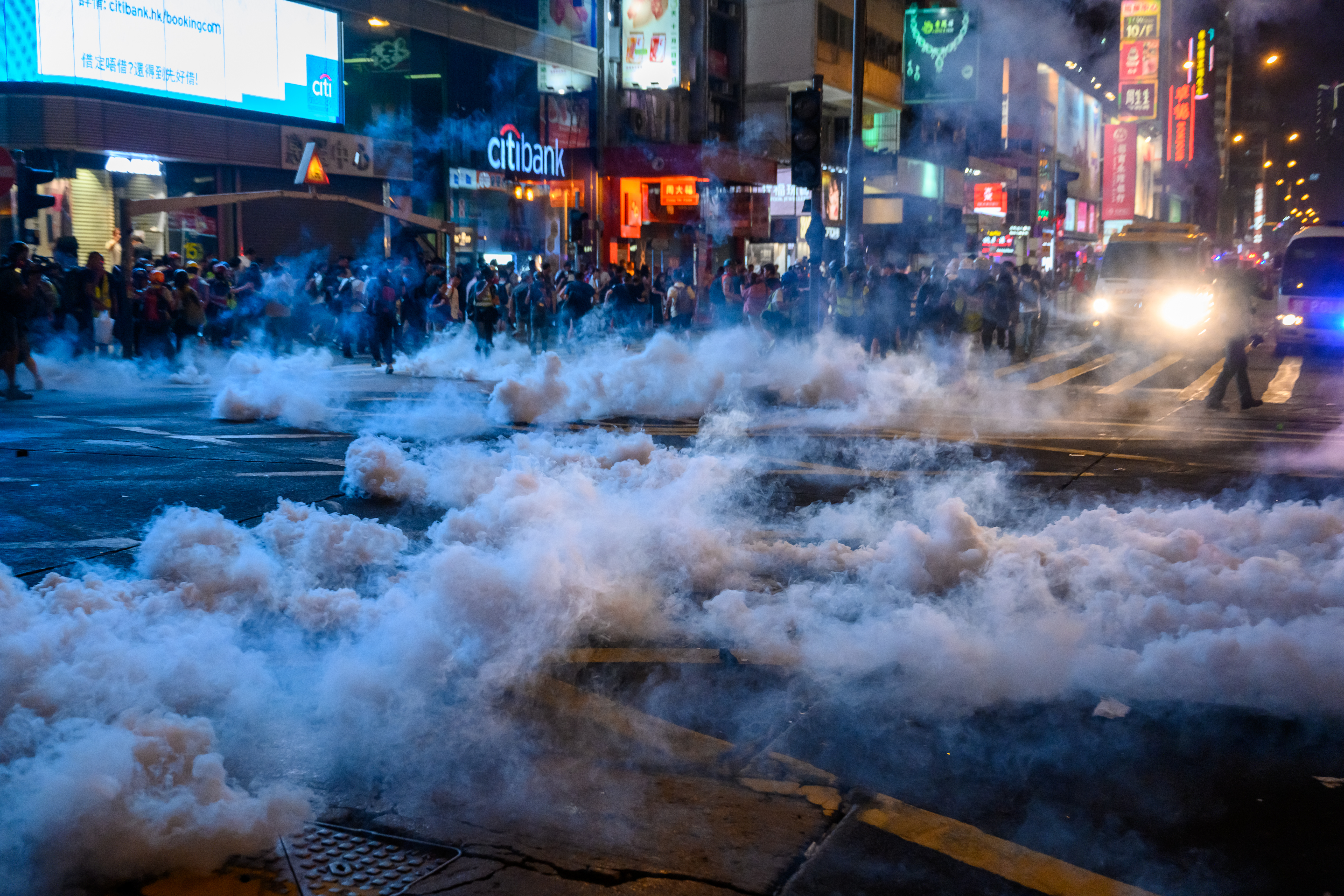 <p>Slzný plyn našel využití například při potlačování demonstrací.</p>