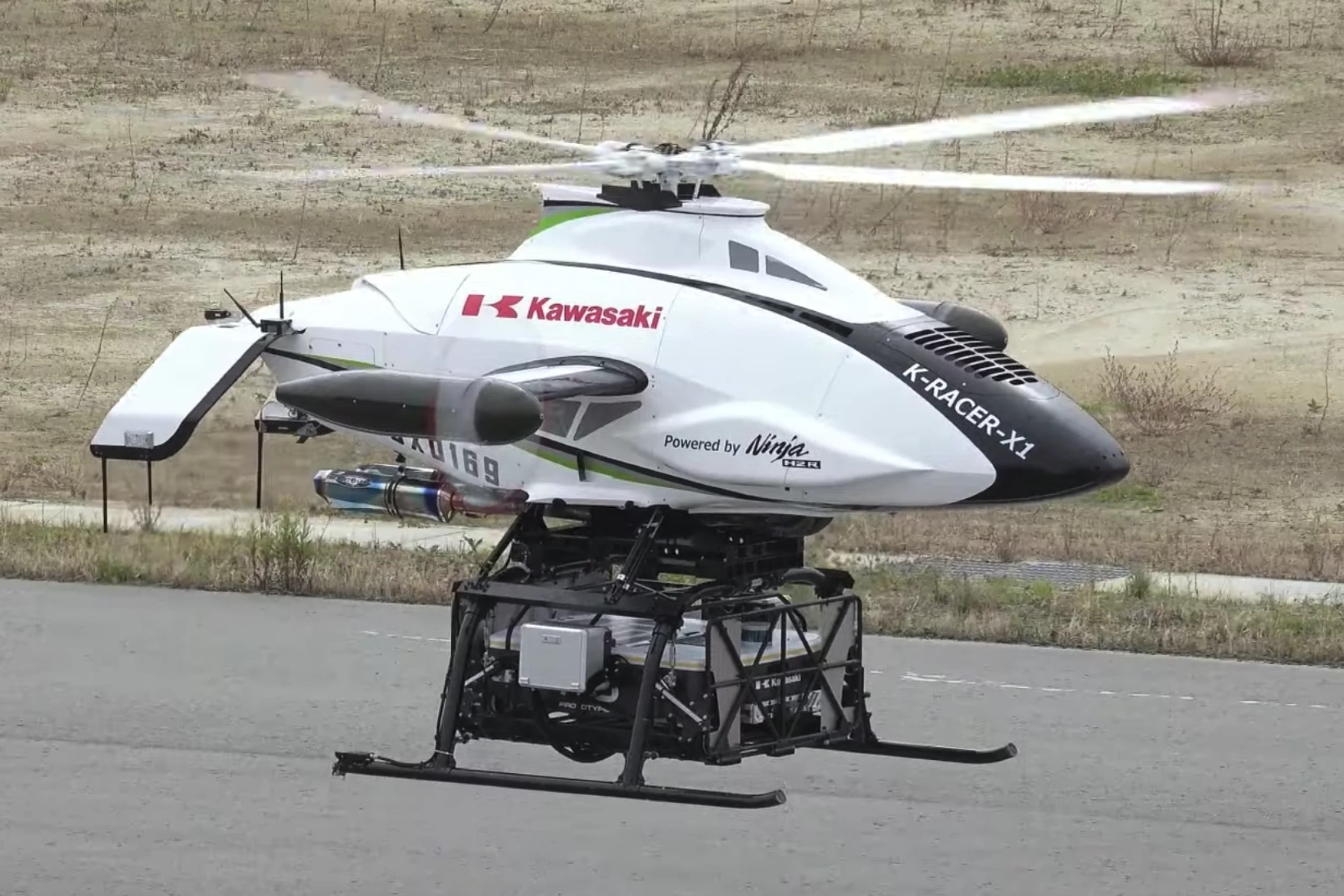 <p>Autonomní vrtulník K-Racer s nákladním robotem</p>