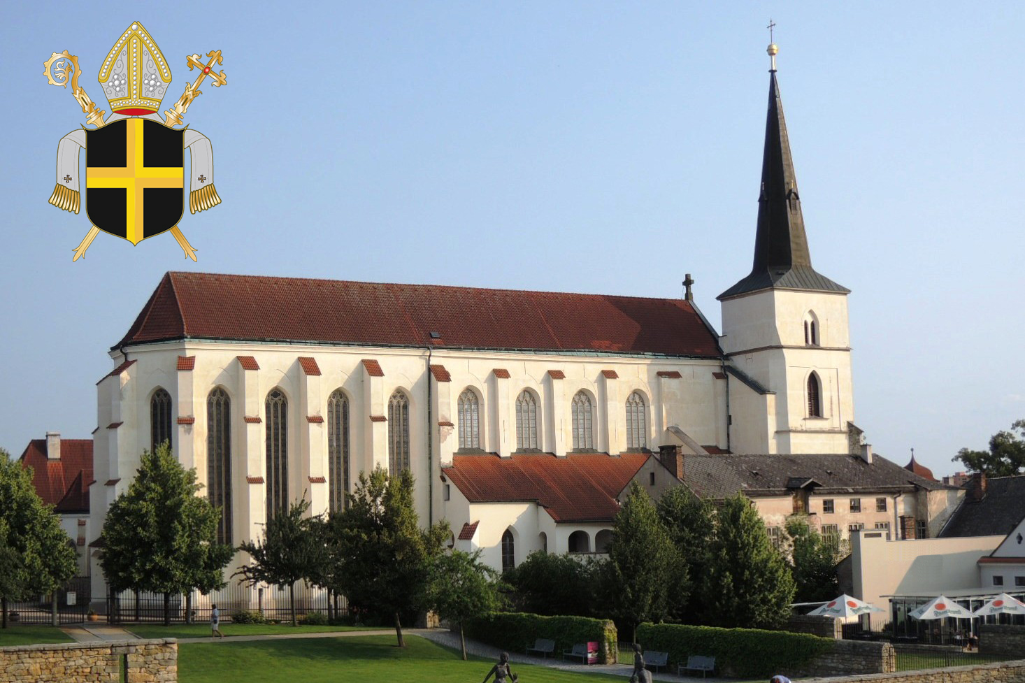 <p>Na rozdíl od katedrály Panny Marie přežil husitské války v Litomyšli někdejší augustiniánský klášterní chrám Povýšení sv. Kříže.</p>