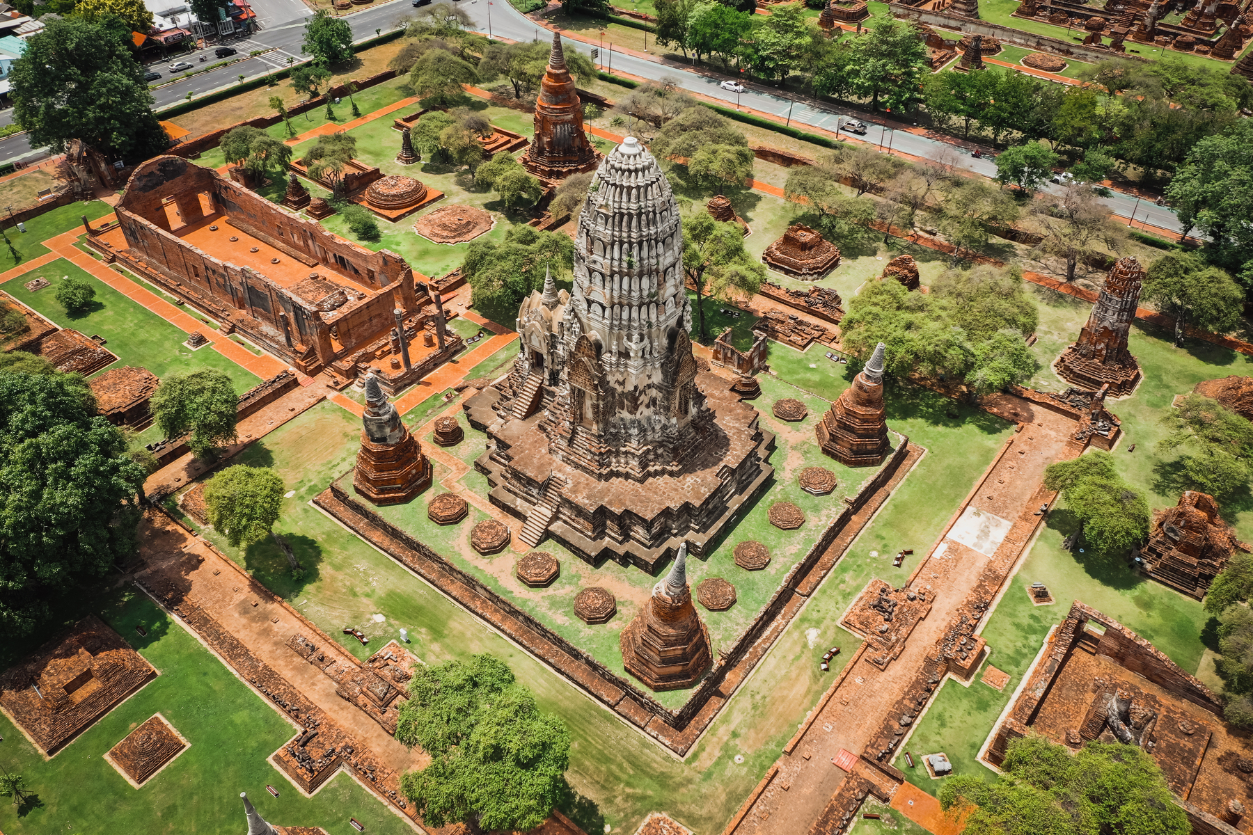 <p>Za nejhonosnější stavbu Ayutthaye se pokládá dobře dochovaný chrám <strong>Wat Ratchaburana</strong>. <em>(foto: Shutterstock)</em></p>