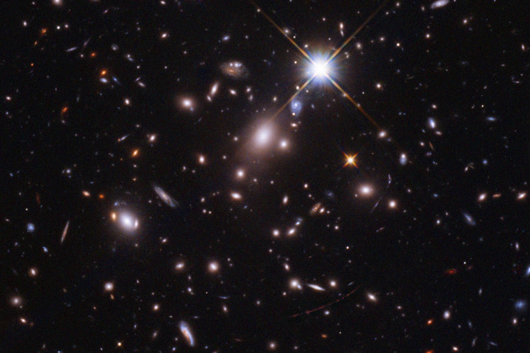 <p>Astronomové odhadují, že Earendel je přinejmenším 50× hmotnější než Slunce a miliónkrát jasnější, čímž soupeří s nejhmotnějšími známými hvězdami ve vesmíru.</p>