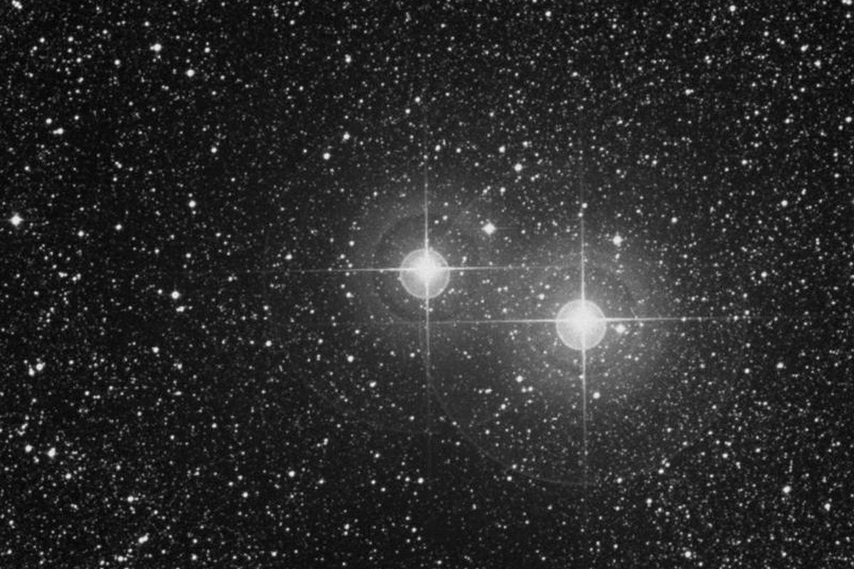 <p>Pipirima z jižního souhvězdí Štíra. <em>(foto: ESO, Digitized Sky Survey, CC0)</em></p>