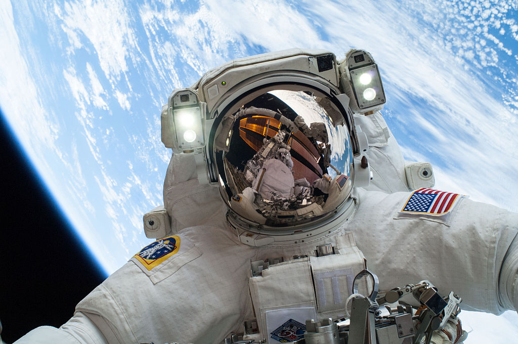 <p>Dostupnost kyslíku bude pro pilotované vesmírné mise klíčová. <em>(foto: NASA, CC0)</em></p>