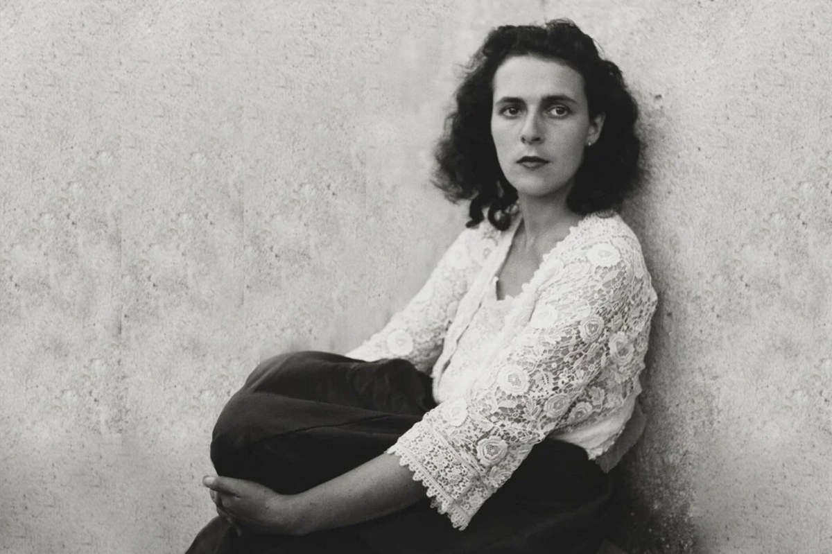 <p>Traduje se, že <strong>Leonora Carringtonová</strong> se ze zrady Maxe Ernsta nervově zhroutila a při nejbližší příležitosti prodala pařížský dům, ve kterém spolu bydleli, za láhev brandy. <em>(foto: Wikimedia Commons, CC0)</em></p>
