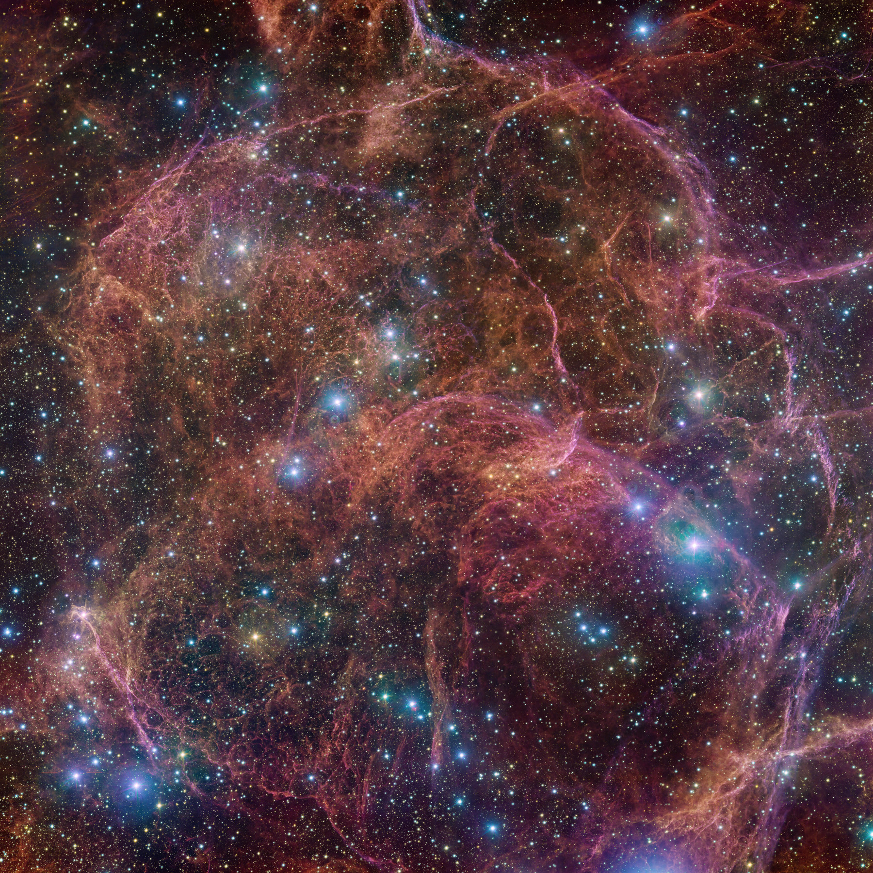 <p>Pozůstatky po explozi supernovy v souhvězdí Plachet – působivý útvar se nachází jen asi 800 světelných let od Země a patří k nejbližším svého druhu, které známe. <em>(foto: ESO, CC BY 4.0)</em></p>