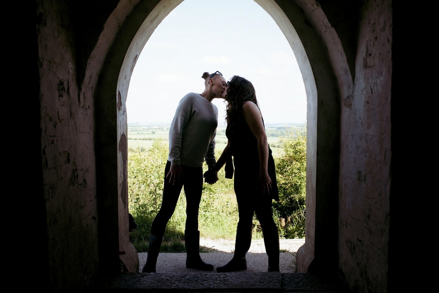 <p>V časech první republiky se homosexuální styk trestal jako zločin, jehož aktéři mohli skončit i ve vězení.<em> (ilustrační foto: Profimedia)</em></p>