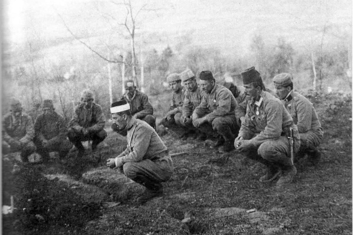 <p>V bosenských jednotkách poskytovali duchovní útěchu také vojenští imámové.<em> (foto: Wikimedia Commons, CC0)</em></p>