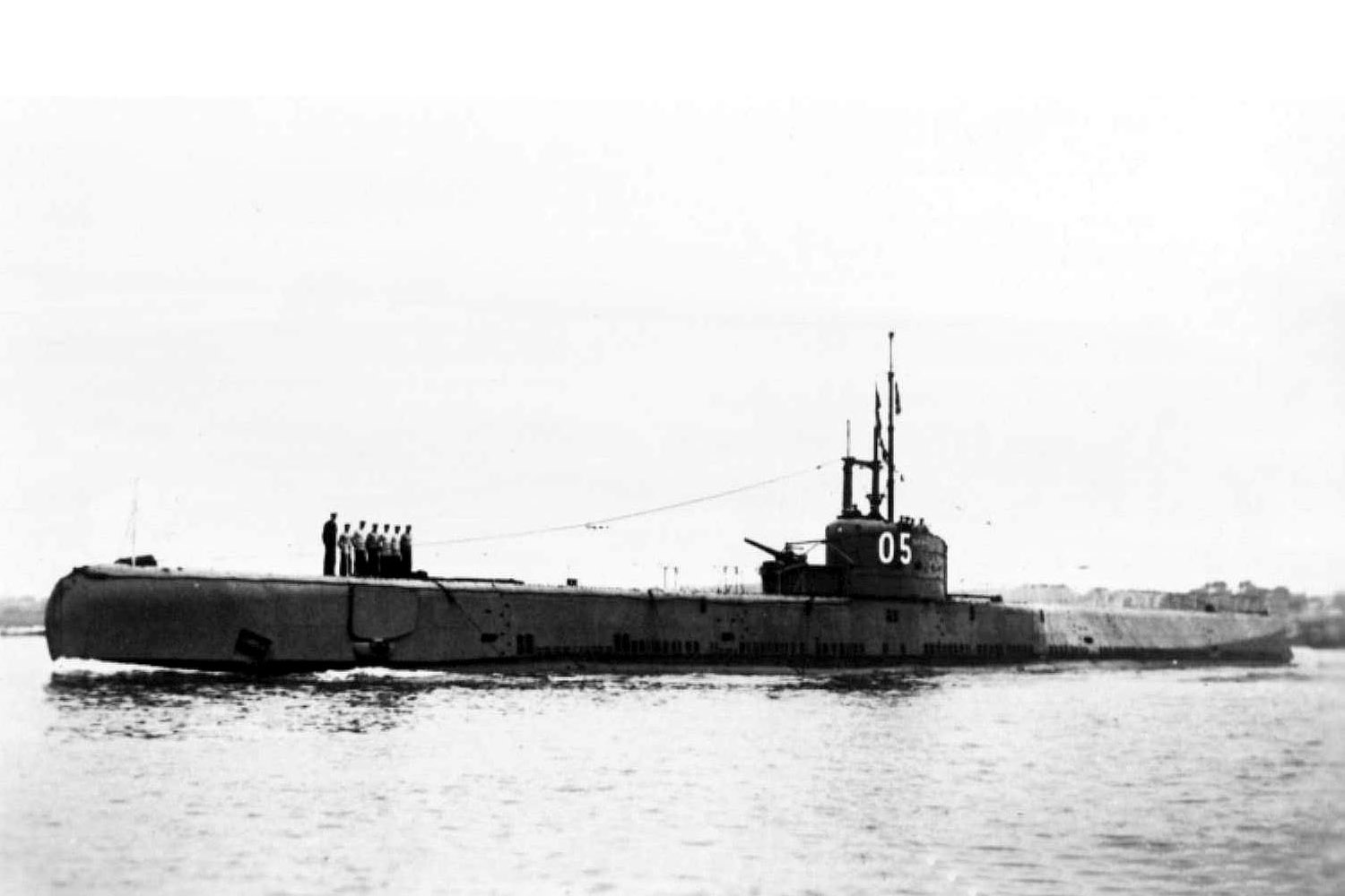 <p>Britská ponorka <em>HMS Narwhal (N45)</em> nesla 12 torpéd pro šest vrhačů ráže 533 mm. Sloužila od roku 1935 do července 1940, kdy se potopila pravděpodobně po zásahu letounu Luftwaffe.<em> (foto: Wikimedia Commons, Terry Whalebone, CC BY 2.0)</em></p>