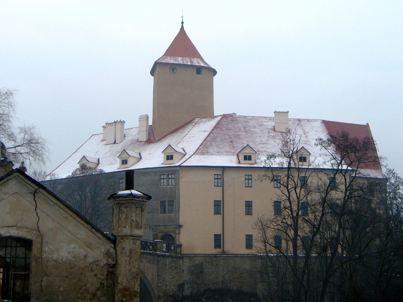 <p>Sám <strong>Winston Churchill</strong> svoji návštěvu na hradě Veveří ve vzpomínkách nezmínil. Jeho paní lady <strong>Clementine</strong> však na malebné údolí Svratky ráda vzpomínala. <em>(foto: Pixabay, gomanek, CC0)</em></p>