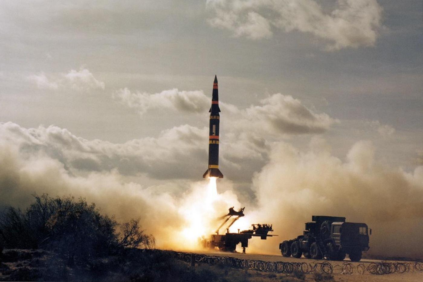 <p>Z nových střel středního doletu Pershing II měli Sověti velké obavy. Na snímku Pershing II odpalovaný z vojenské základny White Sands Missile Range v Novém Mexiku, listopad 1982. <em>(foto: U.S. National Archives, CC0)</em></p>