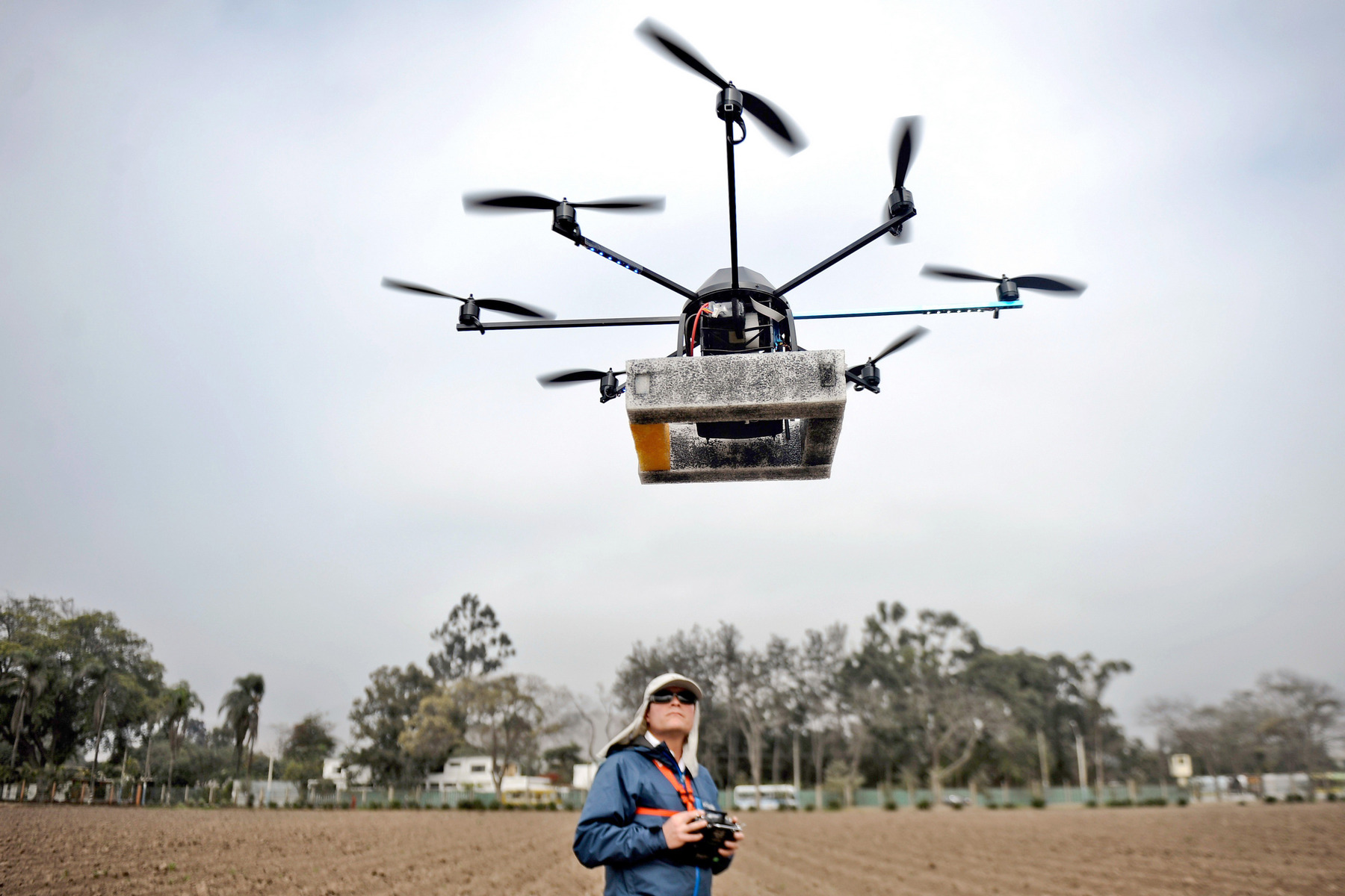 <p>Celkové mapování archeologických nalezišť bude patřit dronům. Jejich provoz je mnohonásobně levnější než použití vrtulníků, a přitom zastanou stejnou práci.<em> (foto: Shutterstock)</em></p>