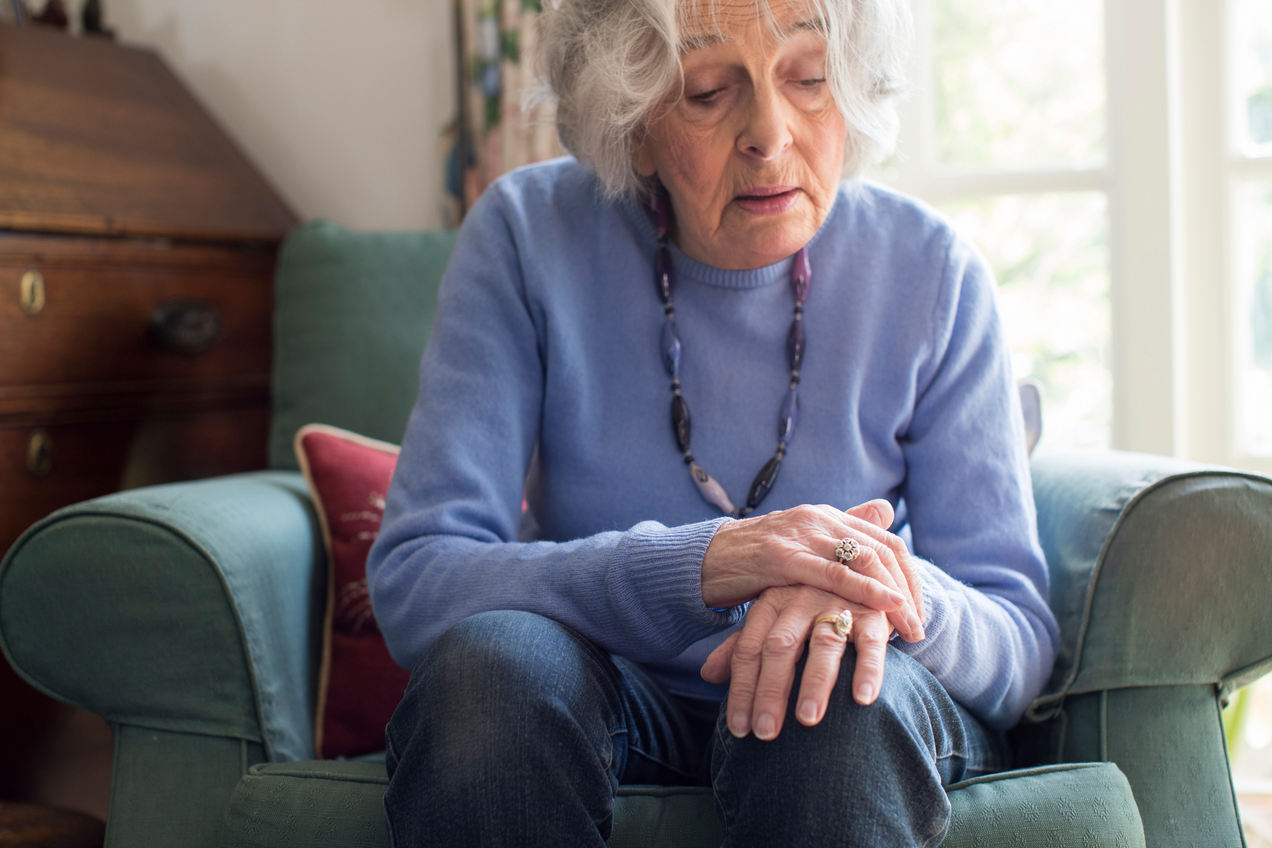 <p>Následky virových infekcí jsou zřejmě zdrojem mnoha obtíží ve vyšším věku, včetně vyššího rizika vzniku Parkinsonovy nebo Alzheimerovy choroby. <em>(foto: Shutterstock)</em></p>