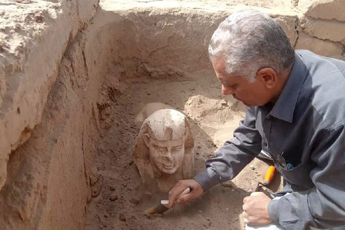 <p>Usmívající se sfinga z chrámového komplexu bohyně Hathor by mohla představovat poctu římskému císaři Claudiovi.<em> (foto: EPA/Egyptian Ministry of Tourism and Antiquities, CC0)</em></p>