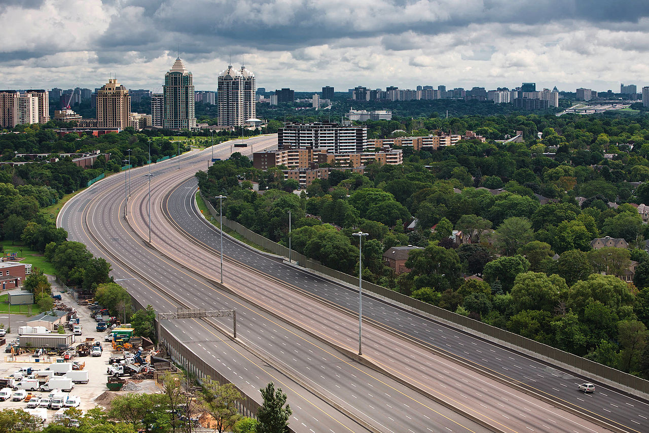 Ontario Highway 401 -<p>Jedna z nejrušnějších dálnic v severní Americe, zcela výjimečně bez dopravy</p>