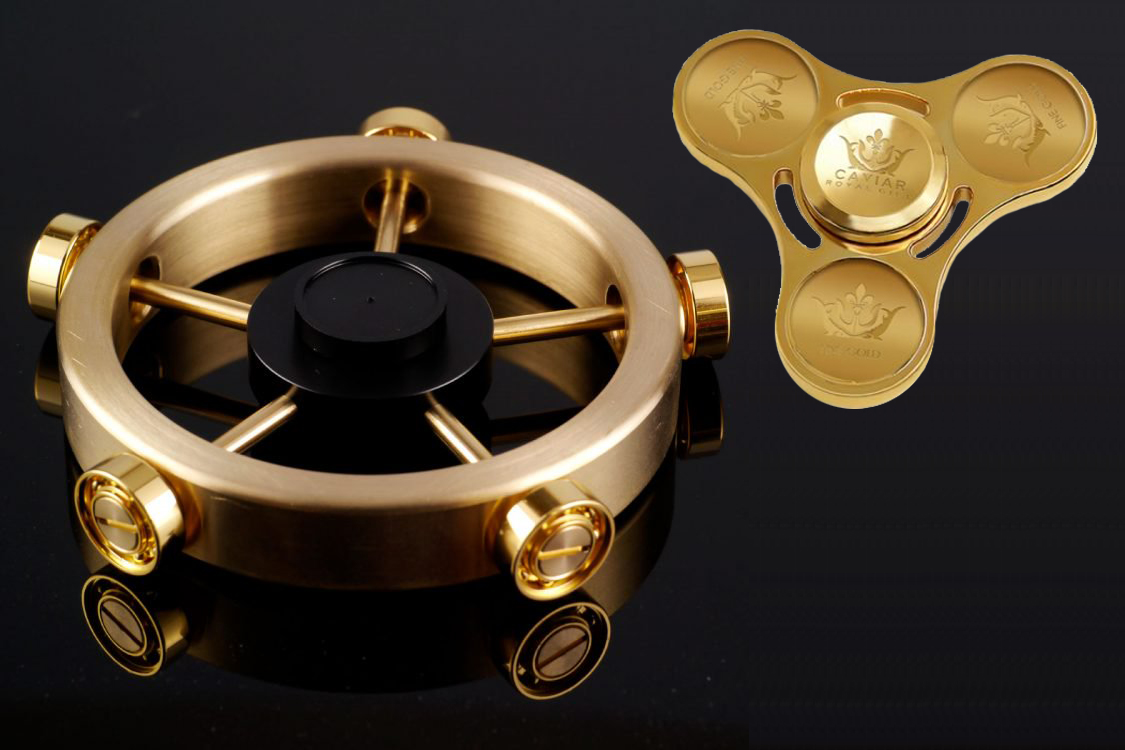 Fidget spinnery pro náročné -<p>Saturn Spinner (vlevo) a superluxusní ruský Caviar.</p>