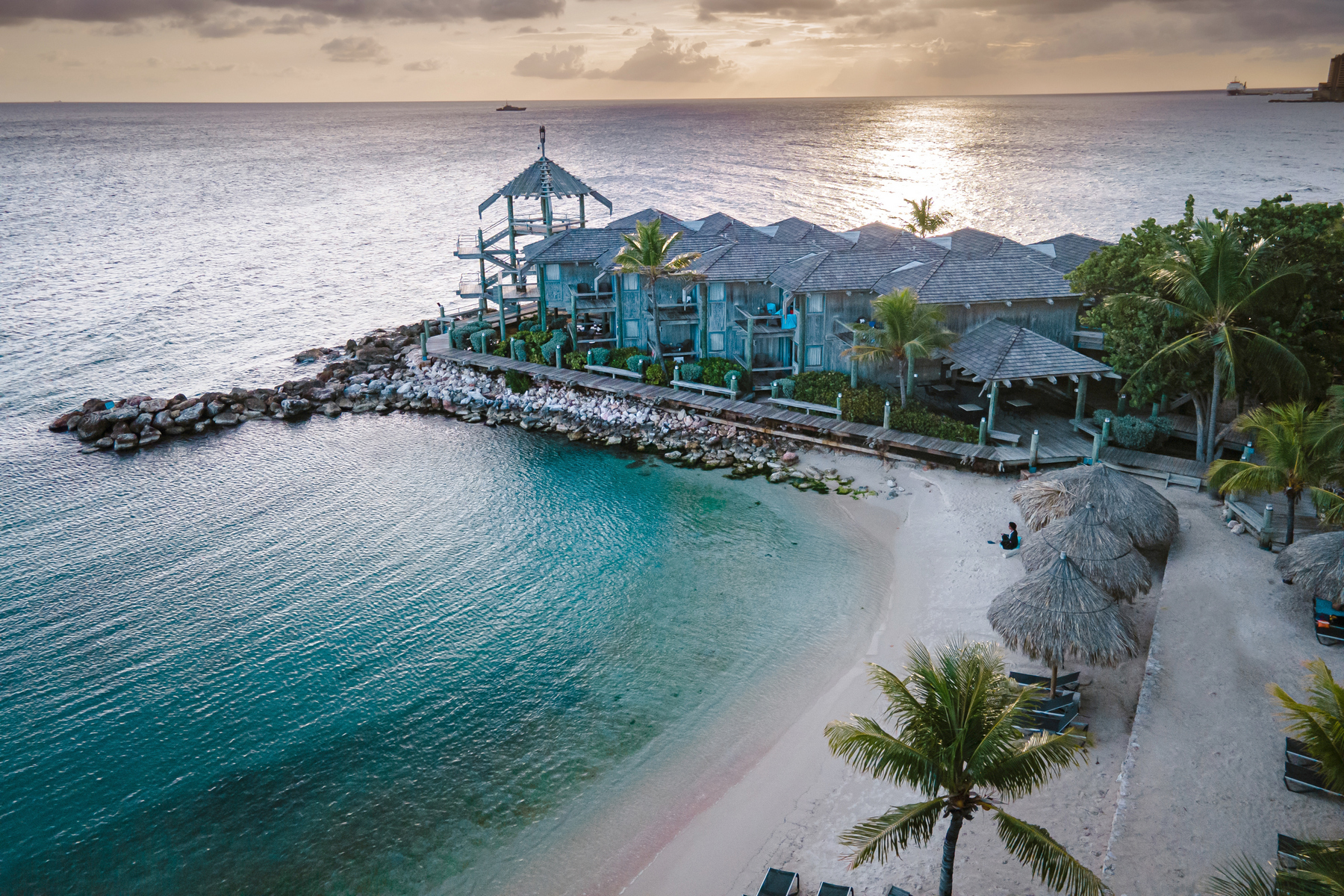 <p><strong>Curaçao</strong> platí za jeden z nejvyhledávanějších cílů amatérských potápěčů: Pod hladinou lze obdivovat snadno přístupné potopené vraky i korály. <em>(foto: Shutterstock)</em></p>